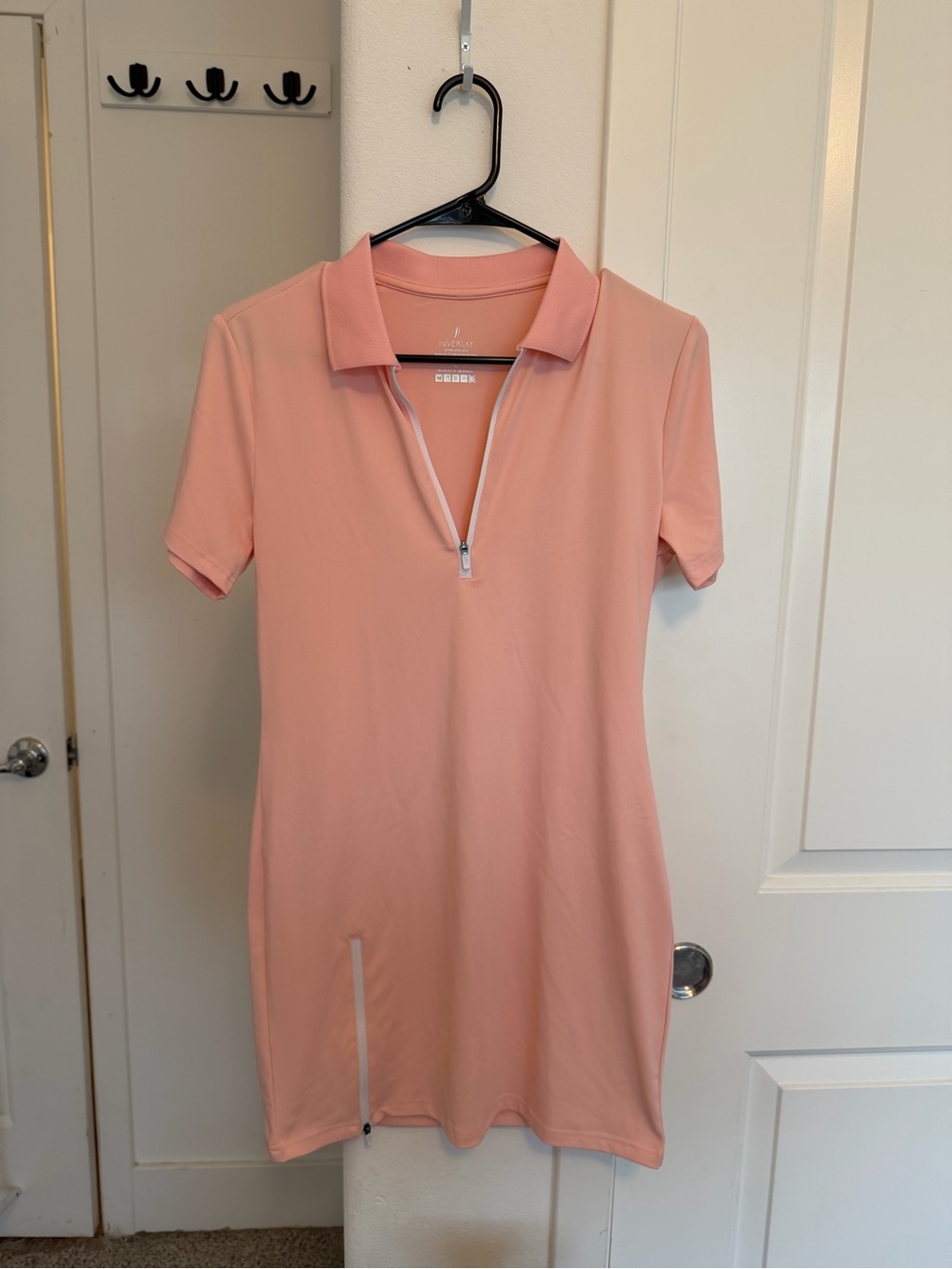 NWOT. 🏌️♀️ Amazon Peach Short-Sleeve Zip Polo Tunic